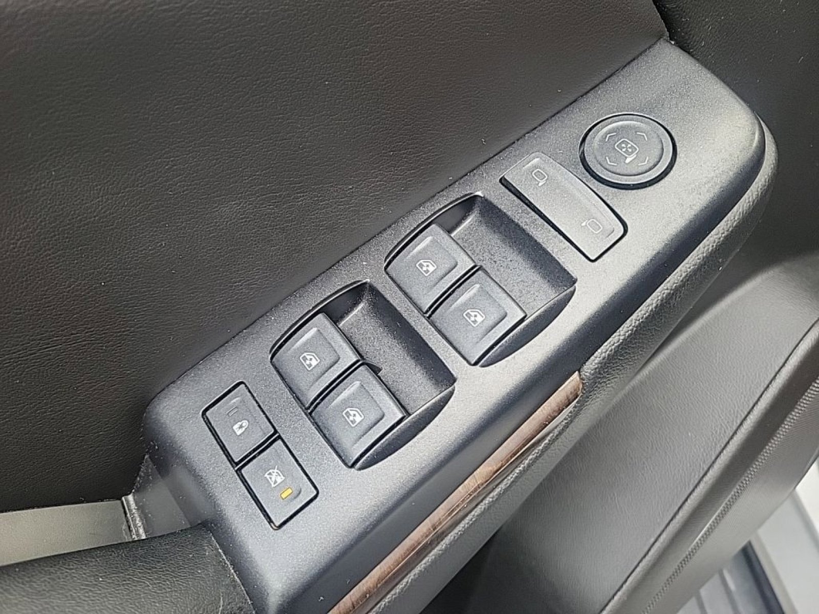 Used 2017 Chevrolet Suburban LS RWD image 18