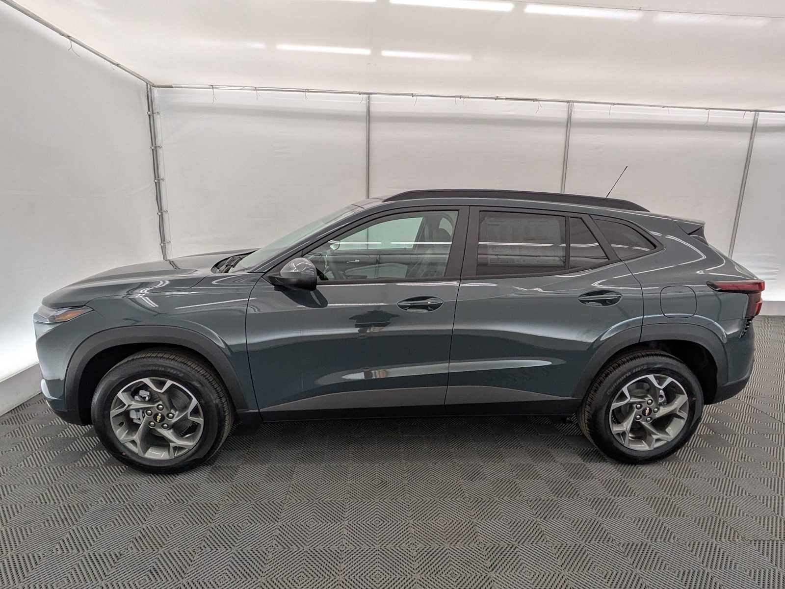 New 2026 Chevrolet Trax LT w/ Driver Confidence Package FWD image 3