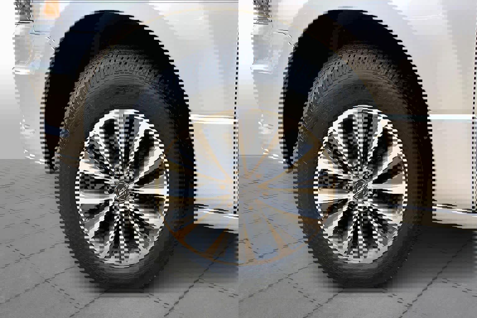 Used 2015 Lincoln Navigator 4WD image 10