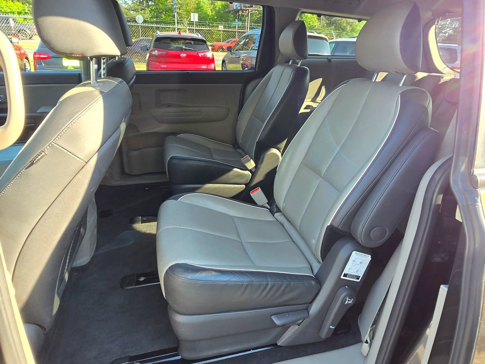 Used 2017 Kia Sedona LX w/ LX Essentials Premium Package FWD image 9