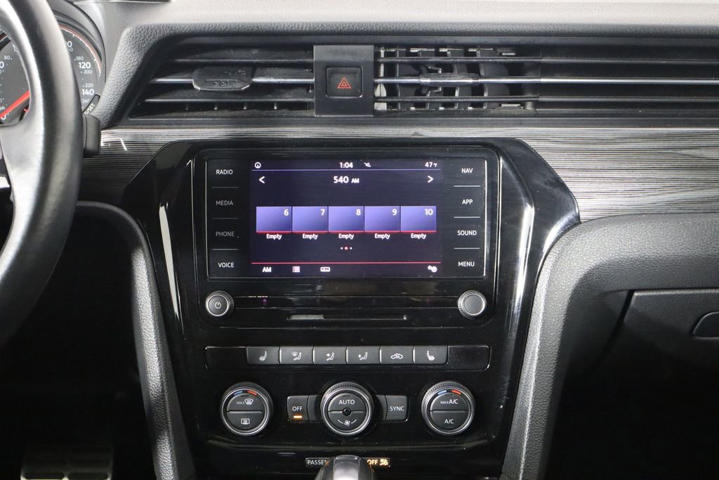 Used 2022 Volkswagen Passat 2.0T R-Line image 30