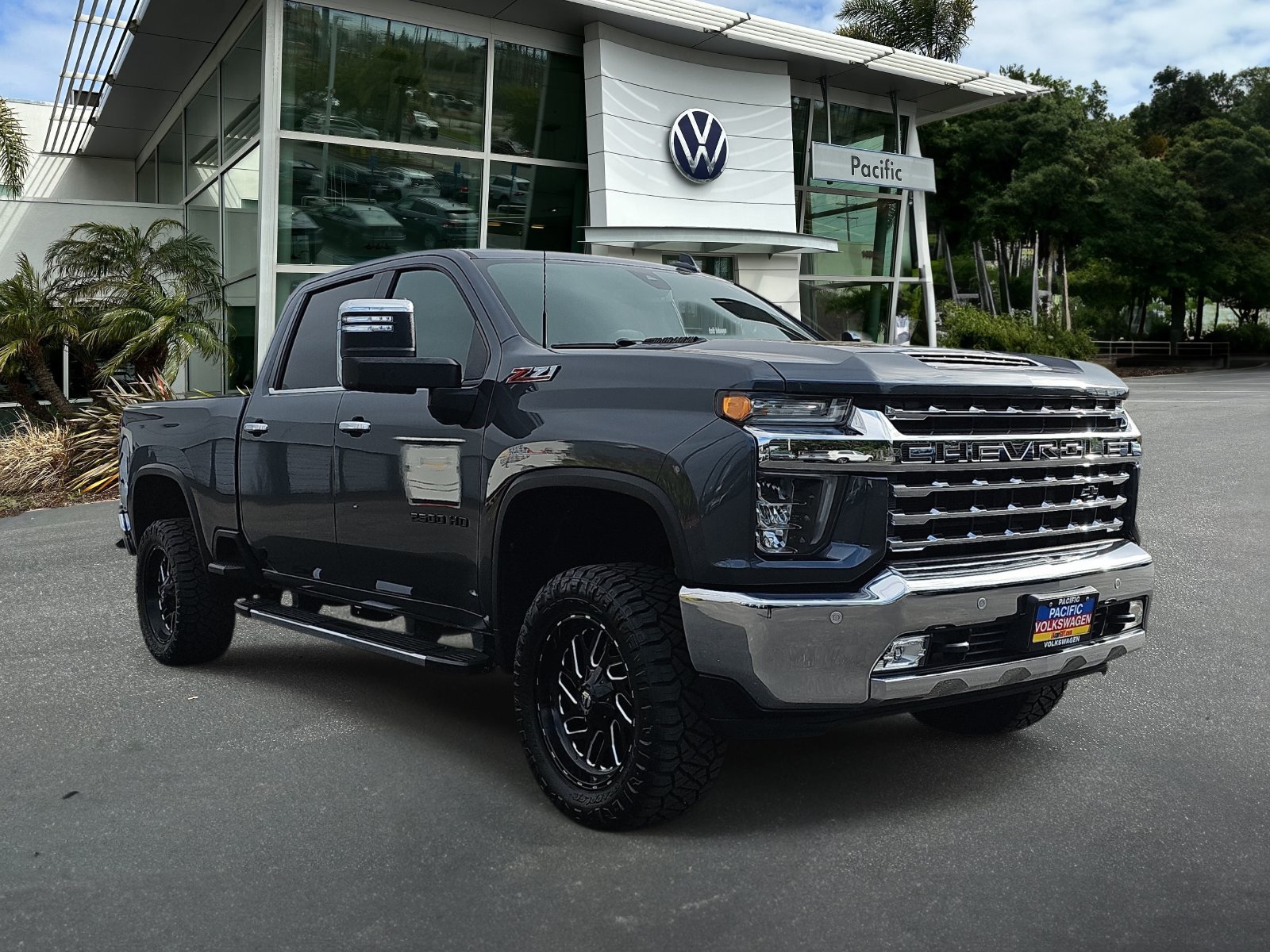 Used 2020 Chevrolet Silverado 2500 LTZ w/ LTZ Plus Package RWD image 3