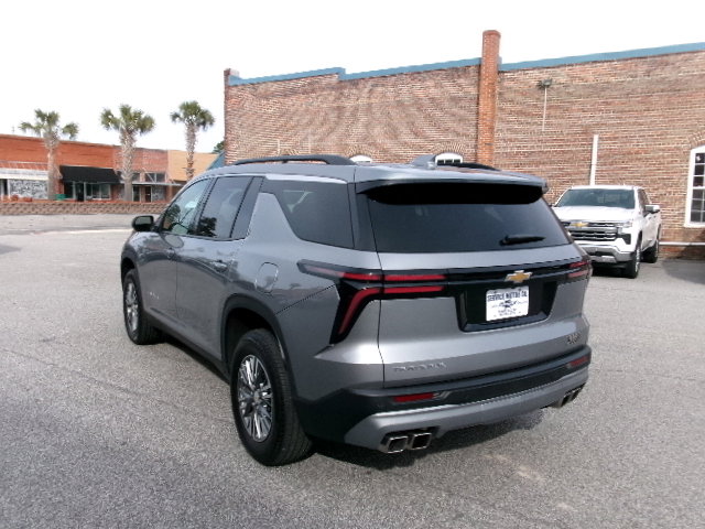 Used 2025 Chevrolet Traverse LT image 5
