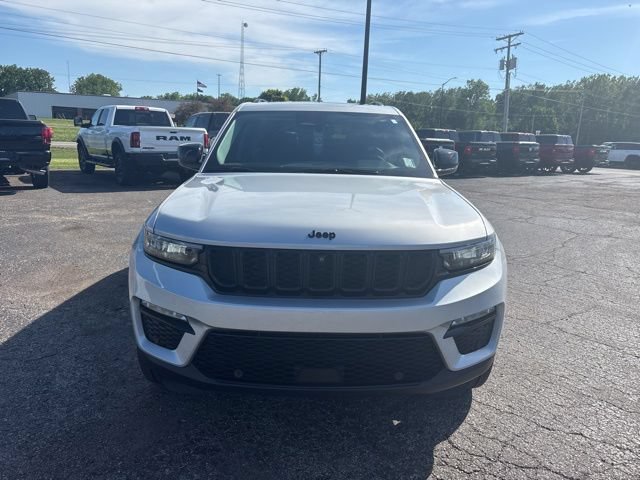 Used 2023 Jeep Grand Cherokee Limited w/ Luxury Tech Group II AWD/4WD image 8