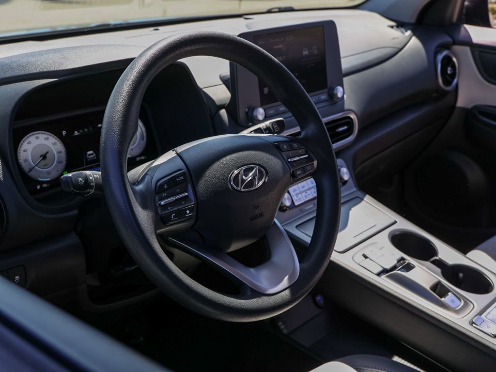 Used 2023 Hyundai Kona SE w/ Cargo Package image 14