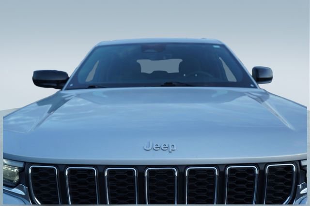 Used 2025 Jeep Grand Cherokee Laredo w/ Luxury Tech Group I image 37