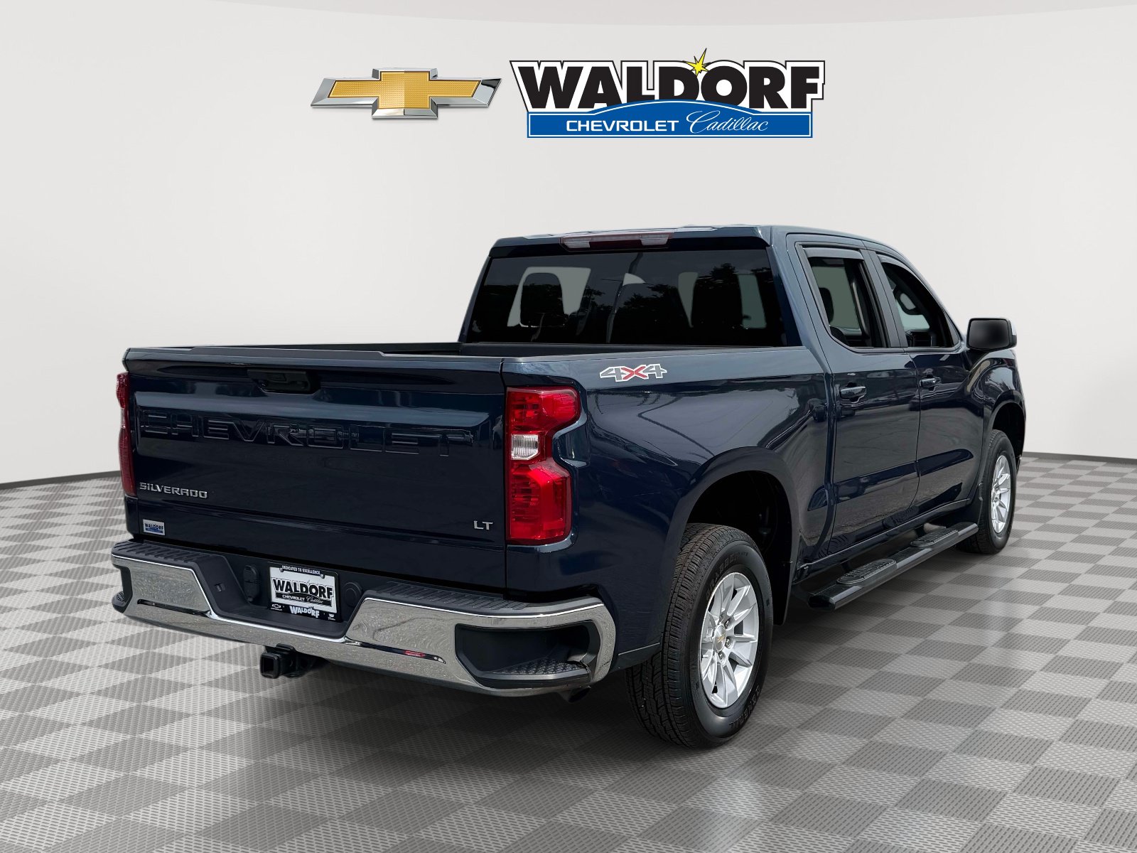 Used 2023 Chevrolet Silverado 1500 LT AWD/4WD image 2