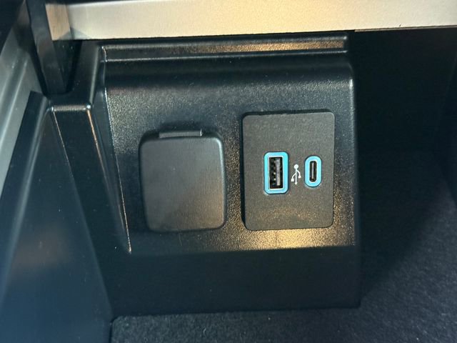 Used 2022 Ford Explorer XLT w/ Equipment Group 202A image 15