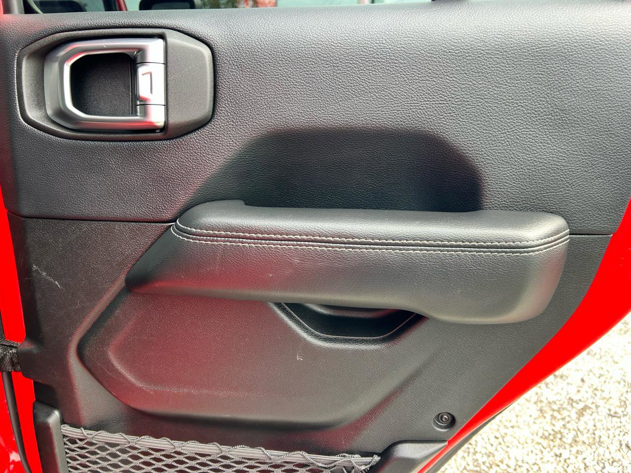 Used 2018 Jeep Wrangler Unlimited Sahara AWD/4WD image 13