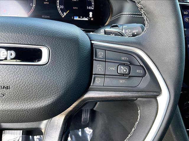 Used 2024 Jeep Grand Cherokee Limited w/ Black Appearance Package image 21