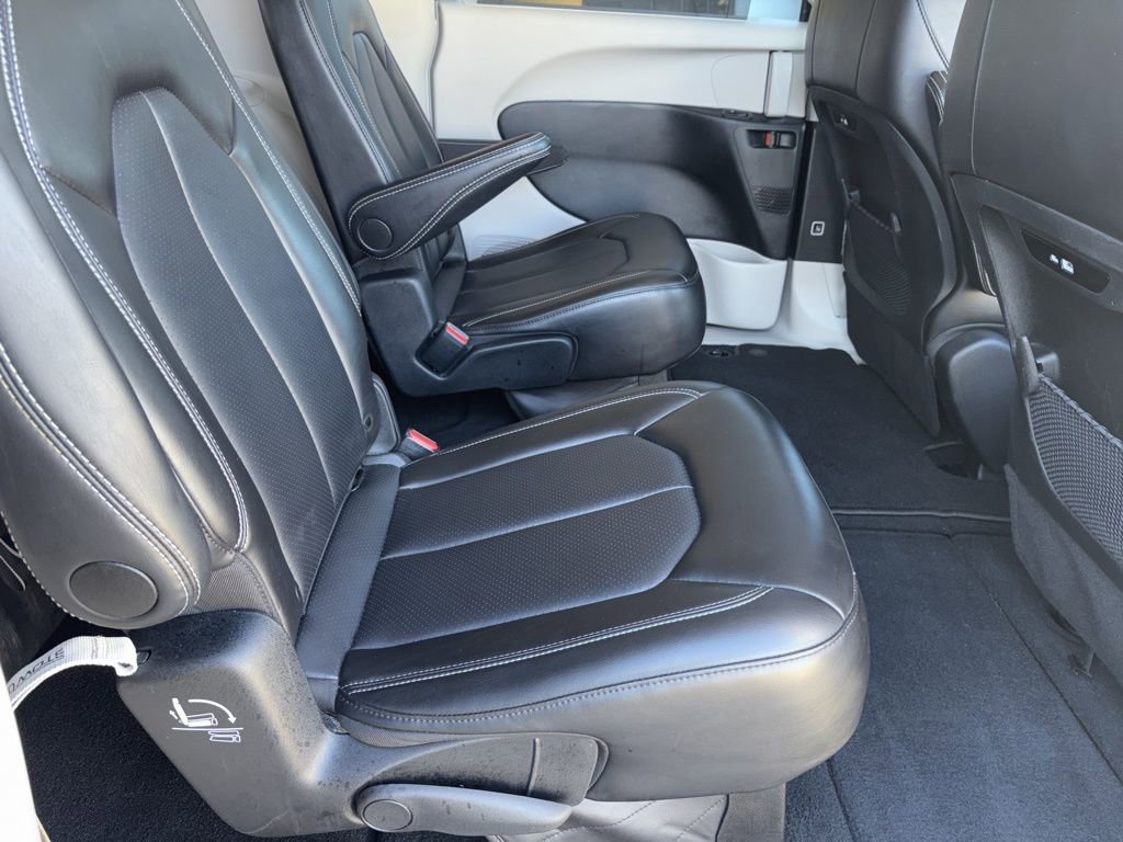 Used 2024 Chrysler Pacifica Touring-L FWD image 14