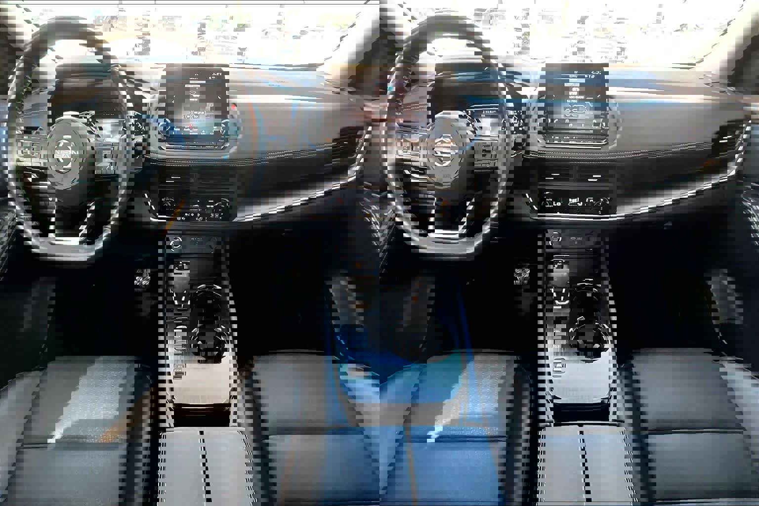 Used 2023 Nissan Rogue SV w/ SV Premium B Package image 15