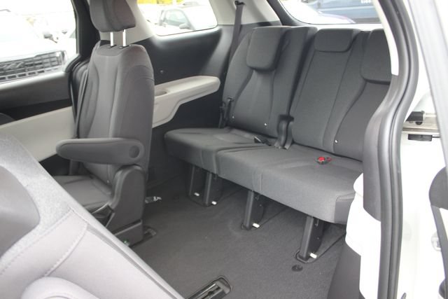 Certified 2024 Kia Carnival LX FWD image 23