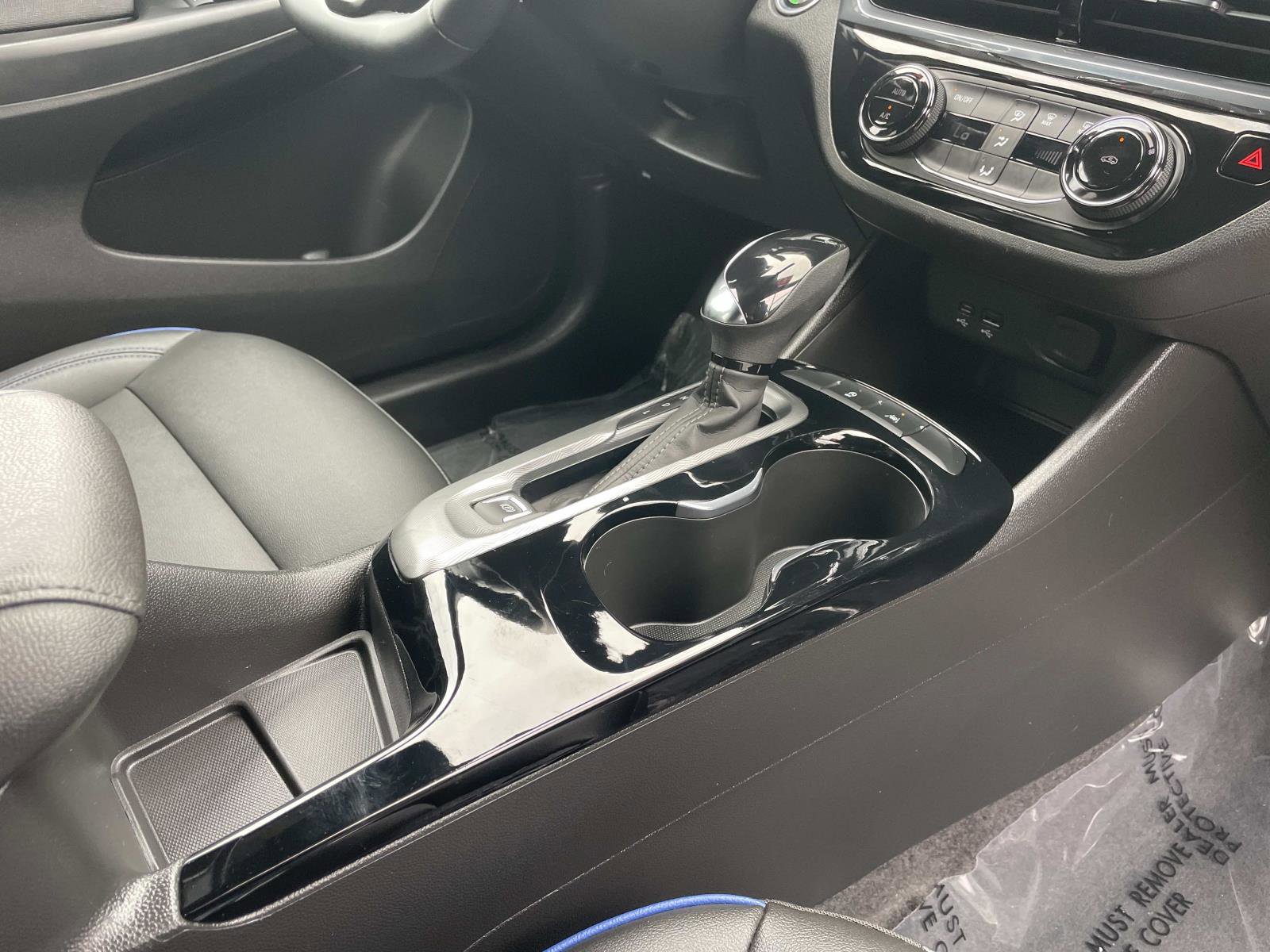 Used 2025 Buick Envista Sport Touring image 29