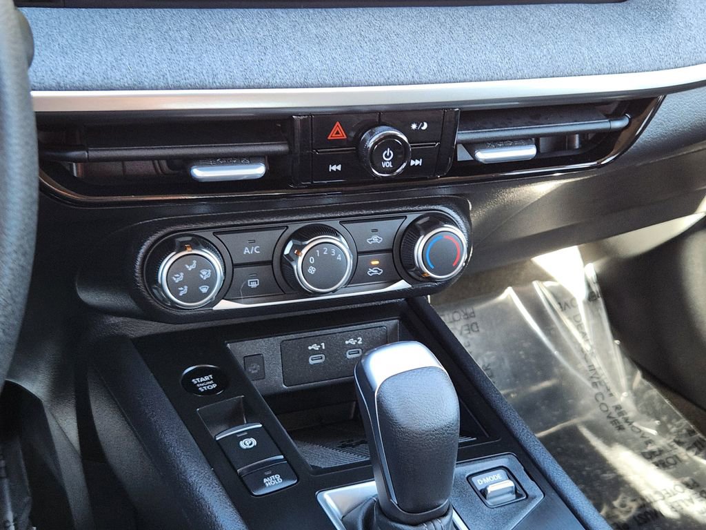 Used 2025 Nissan Kicks SV image 23