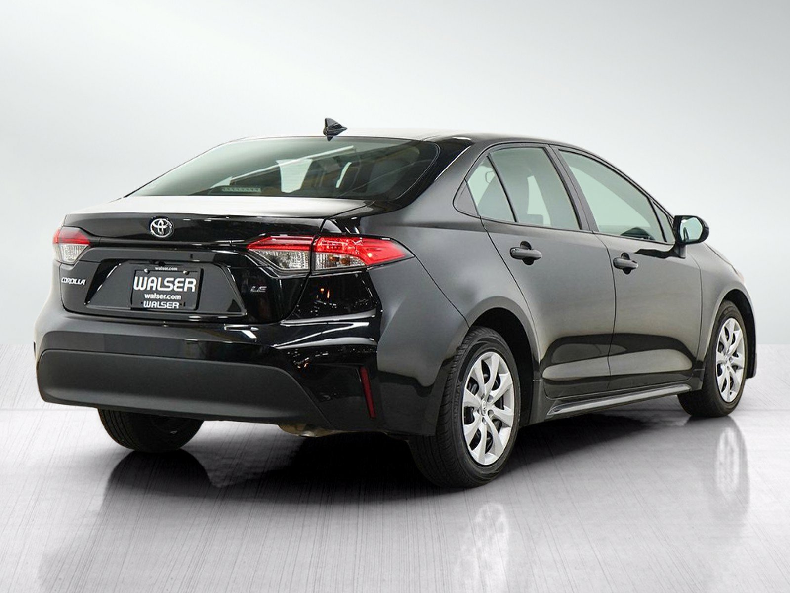 Used 2024 Toyota Corolla LE FWD image 5