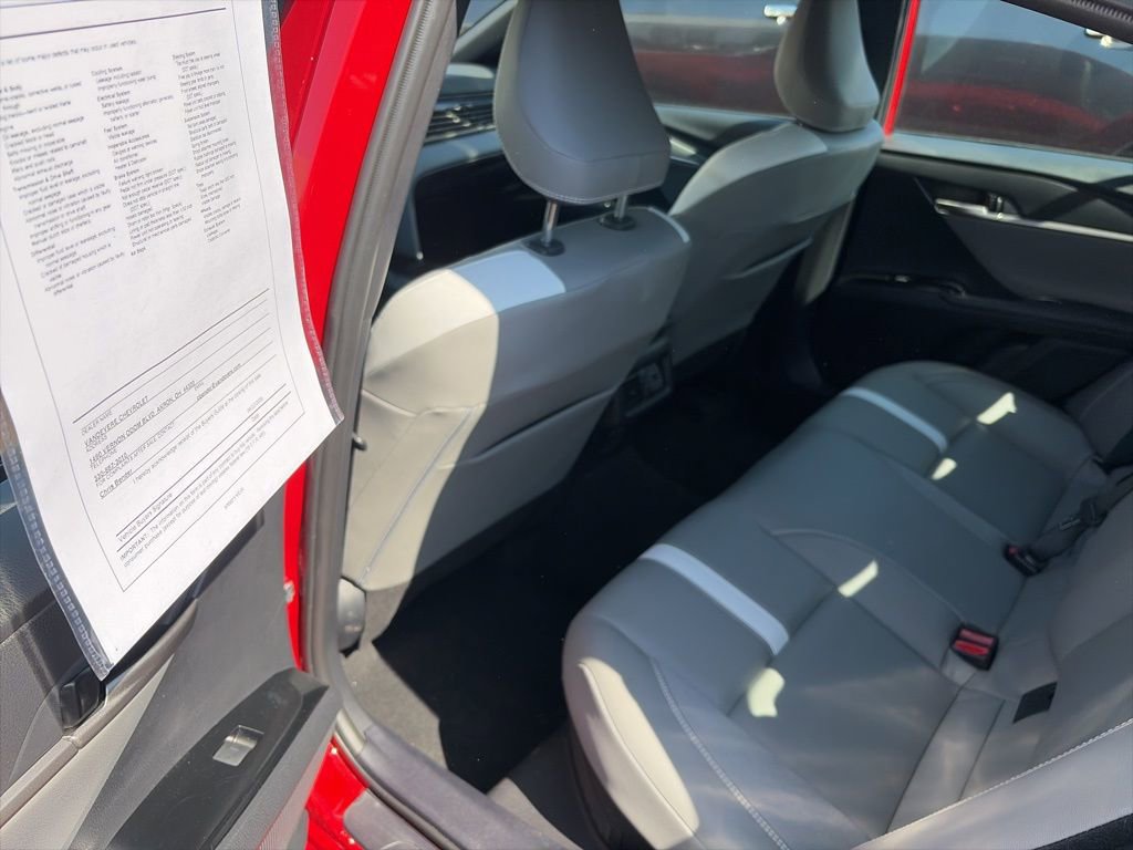 Used 2025 Toyota Camry SE FWD image 9