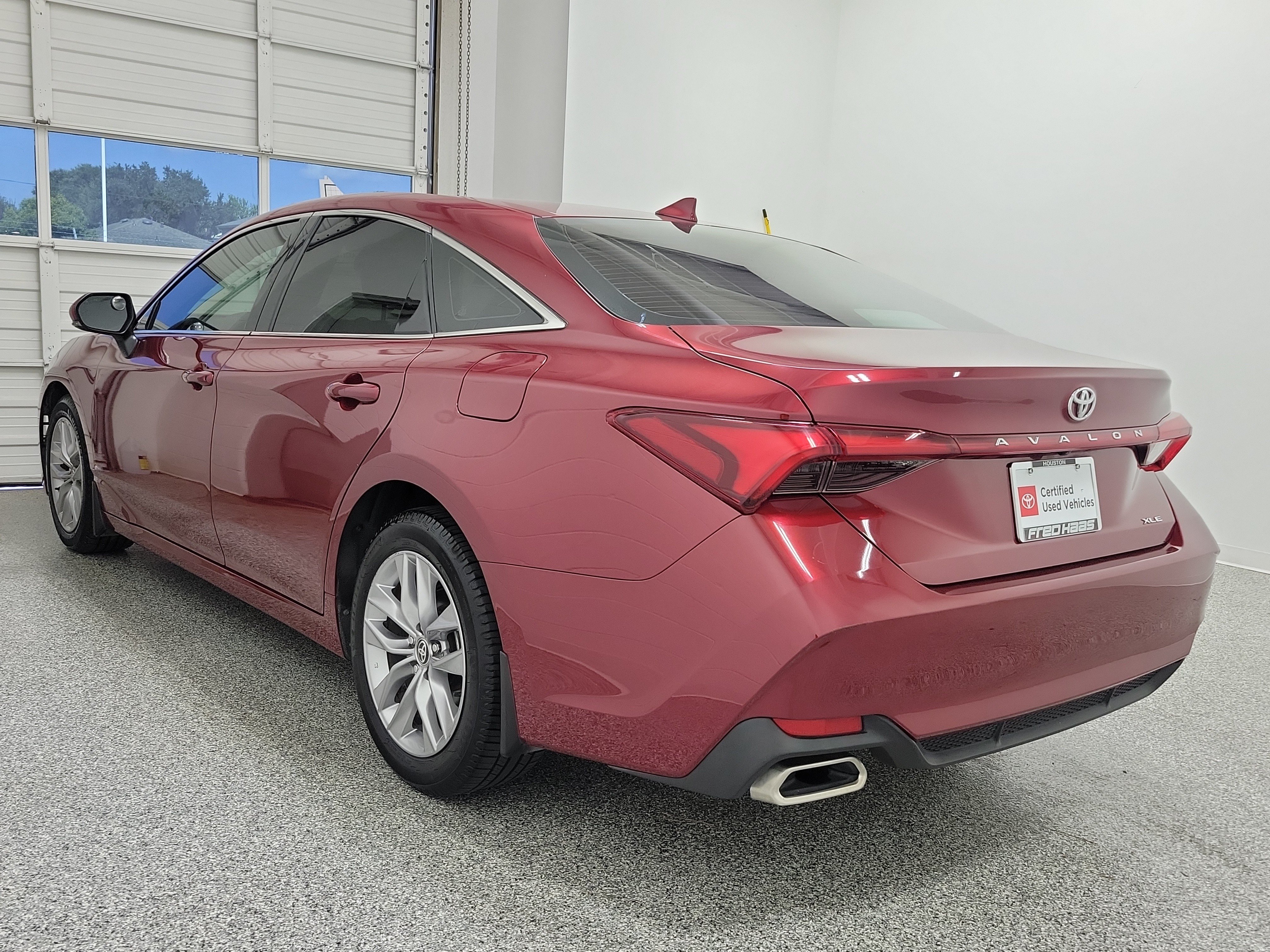 Certified 2022 Toyota Avalon XLE w/ Moonroof Package FWD image 7