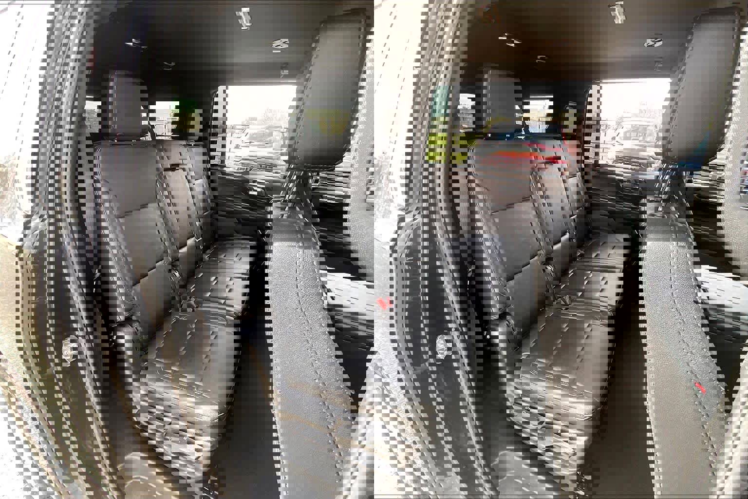 Used 2025 Chevrolet Suburban LT image 20