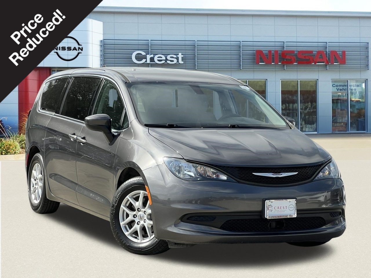 Used 2022 Chrysler Voyager LX FWD image 1