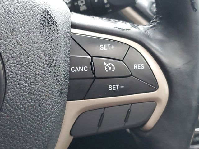 Used 2017 Jeep Cherokee Latitude w/ Cold Weather Group AWD/4WD image 23
