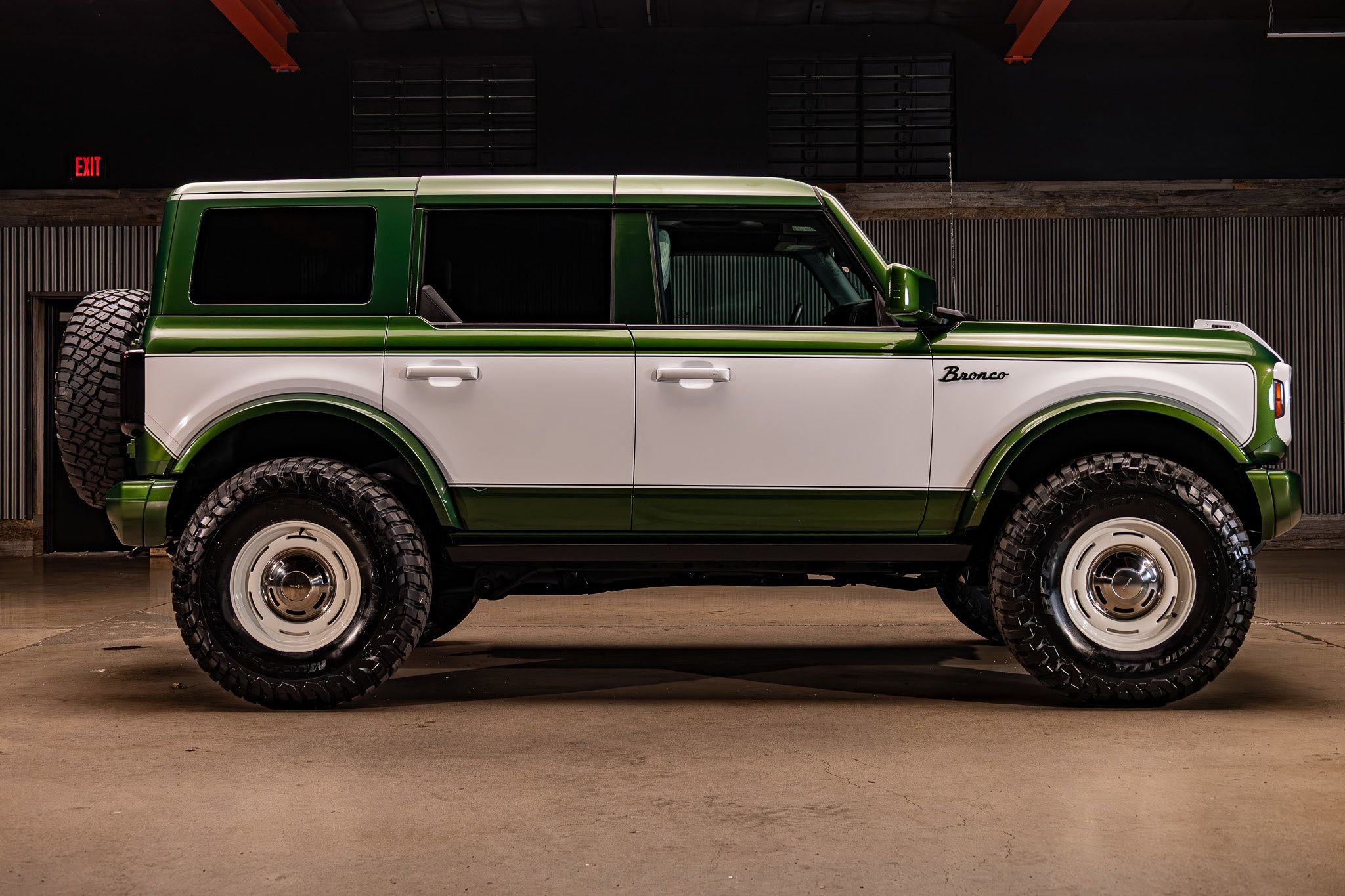 Used 2025 Ford Bronco Badlands image 11