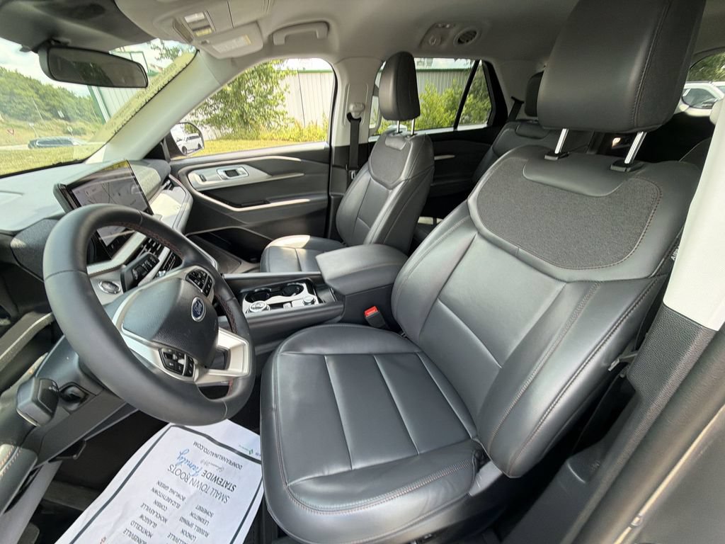 Used 2025 Ford Explorer Active w/ Active Comfort Package AWD/4WD image 19