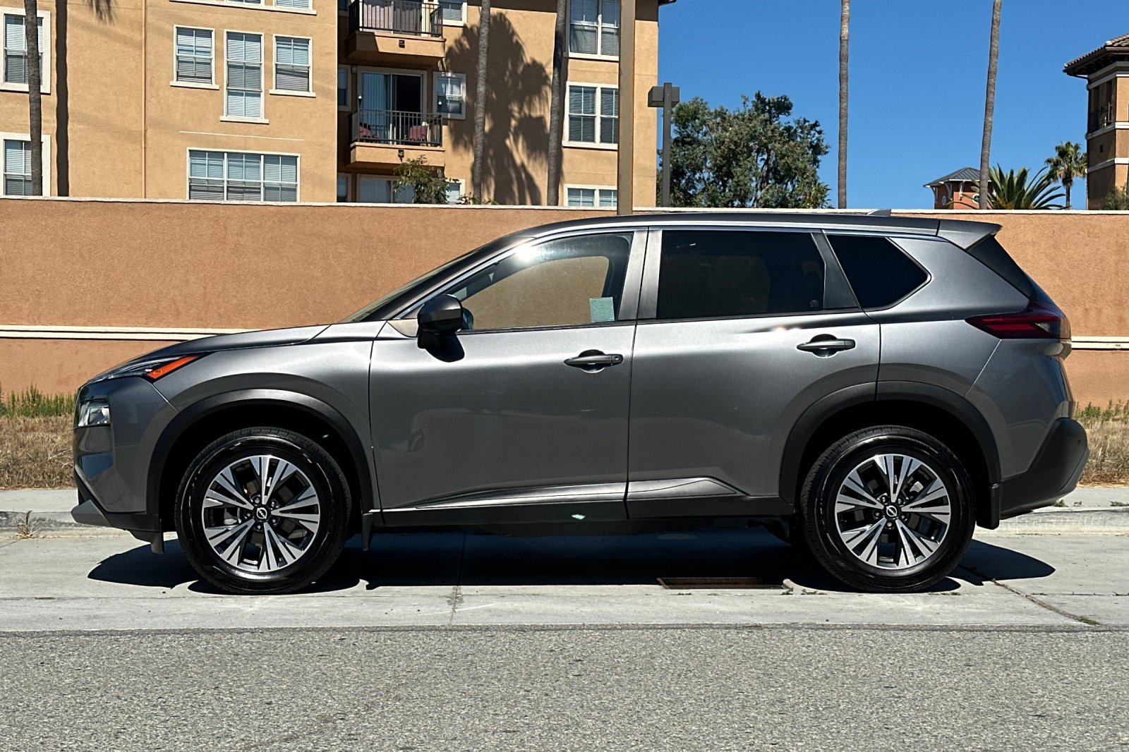 Used 2023 Nissan Rogue SV FWD image 7