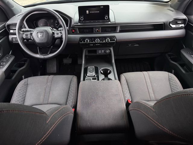 Used 2025 Honda Pilot Sport image 13