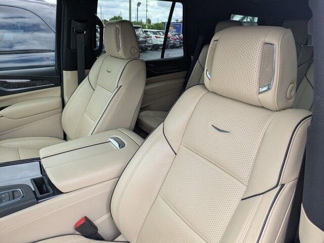Used 2021 Cadillac Escalade Premium Luxury image 11