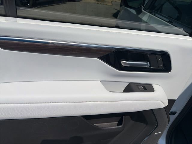 New 2026 Chevrolet Suburban Premier w/ Sun And Tow Package AWD/4WD image 12