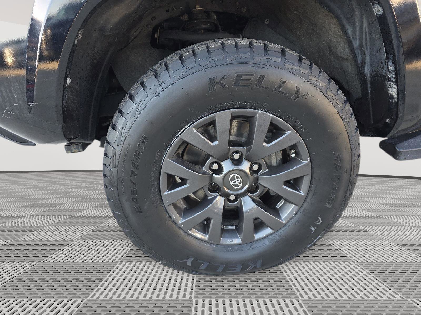 Used 2020 Toyota Tacoma SR5 image 24