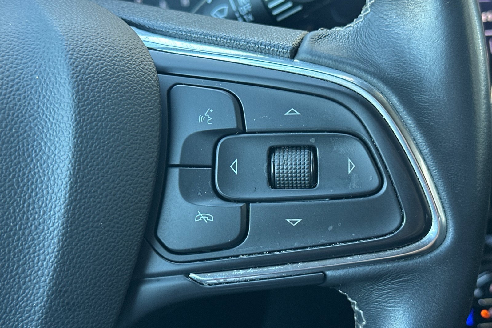 Used 2023 Buick Encore GX Select w/ Sport Touring Package image 32