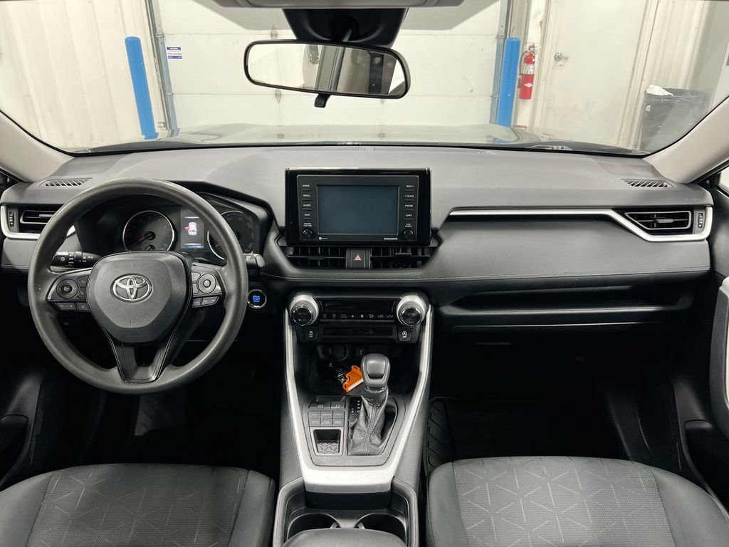 Used 2021 Toyota RAV4 XLE AWD/4WD image 5