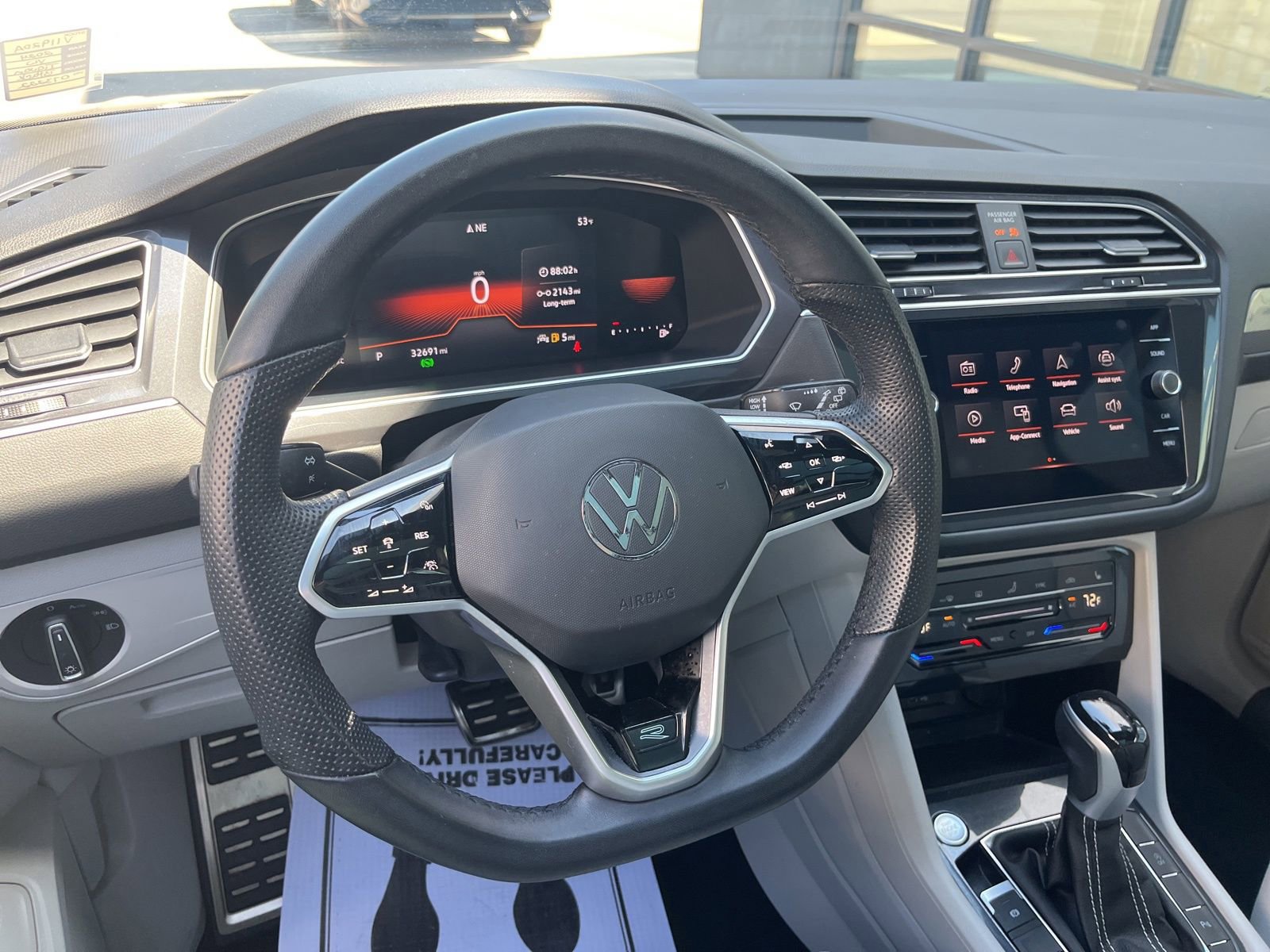 Used 2024 Volkswagen Tiguan SE R-Line image 38