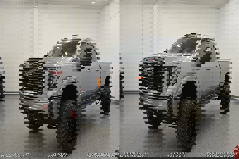 Used 2024 GMC Sierra 2500 AT4 w/ AT4 Premium Plus Package image 3