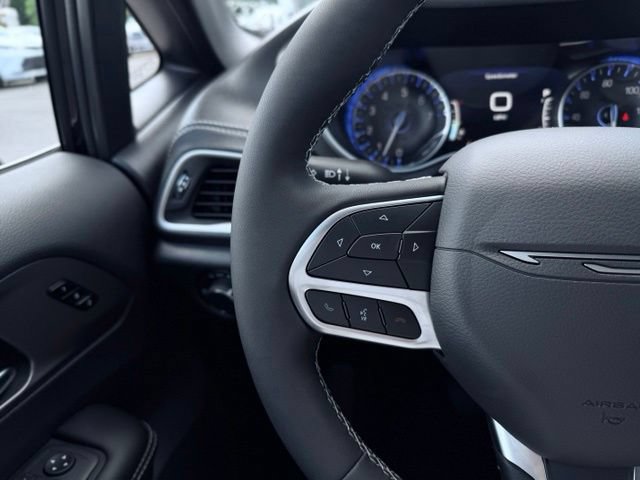 New 2027 Chrysler Pacifica Select FWD image 32