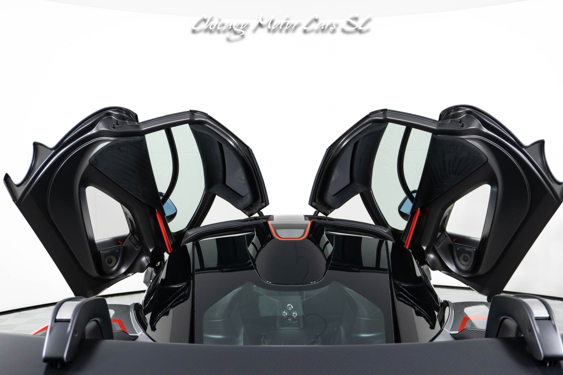 Used 2019 McLaren Senna RWD image 31