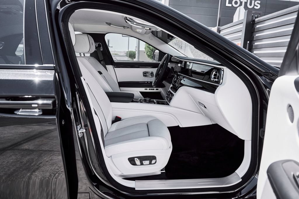Used 2026 Rolls-Royce Ghost RWD image 23