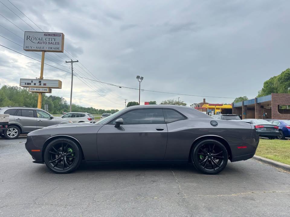 Used 2016 Dodge Challenger SXT Plus RWD image 8