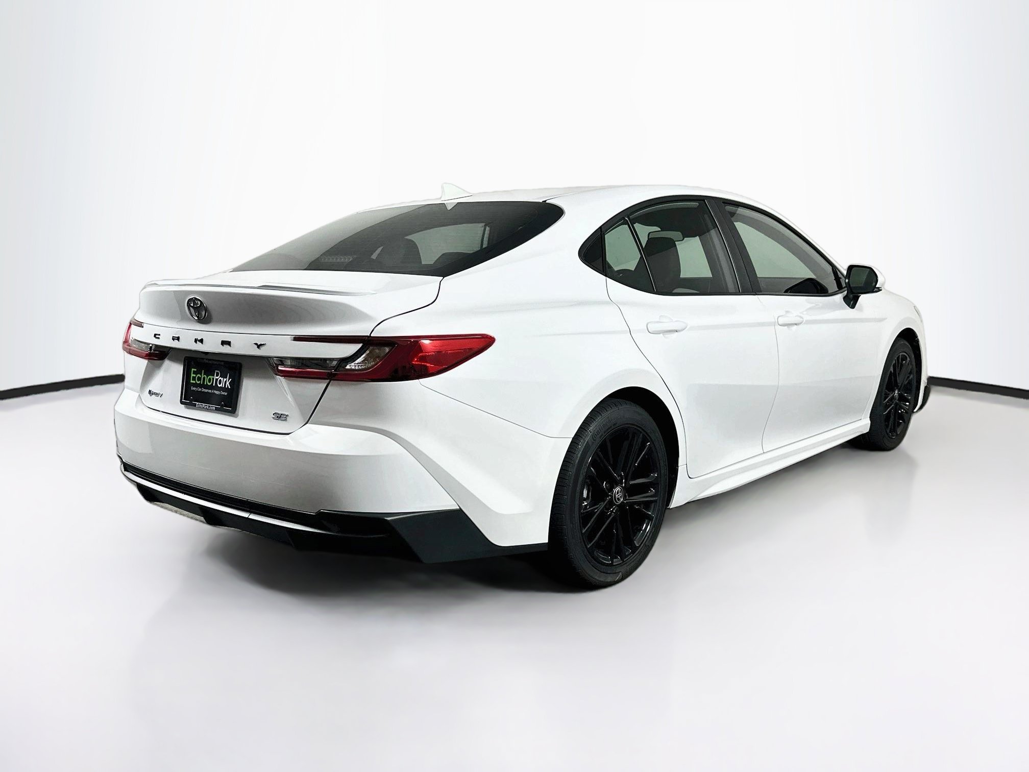 Used 2026 Toyota Camry SE FWD image 9