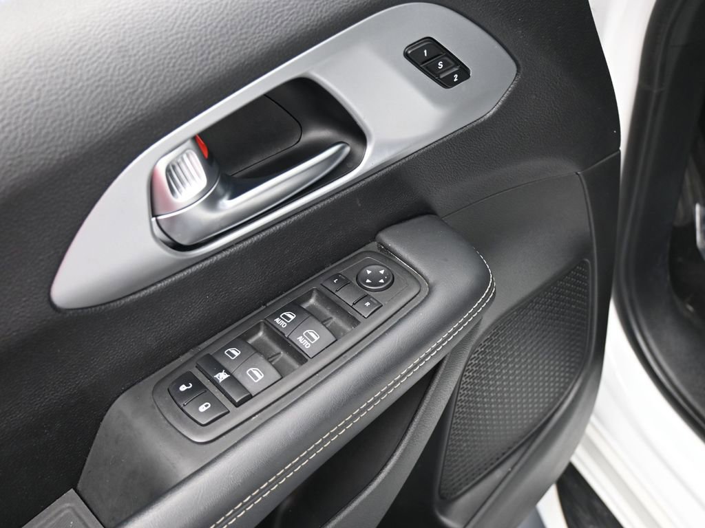 Used 2023 Chrysler Pacifica Touring-L w/ S Appearance Package image 13