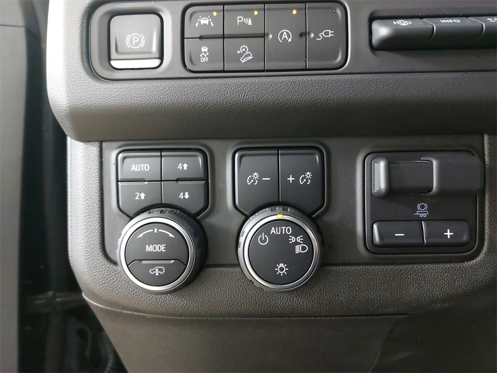 Used 2021 Chevrolet Suburban High Country image 32
