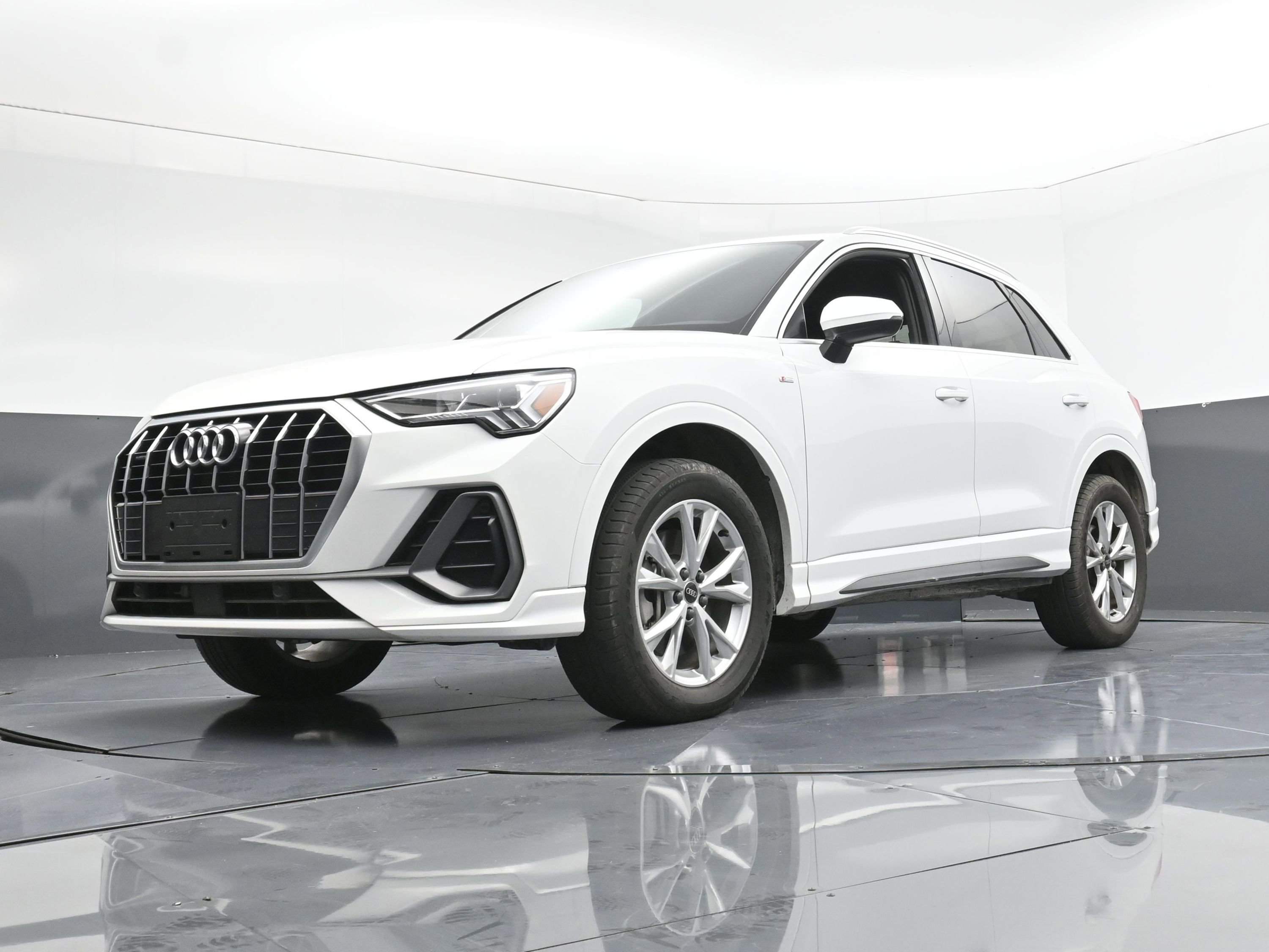 Used 2023 Audi Q3 2.0T Premium w/ Convenience Package image 24