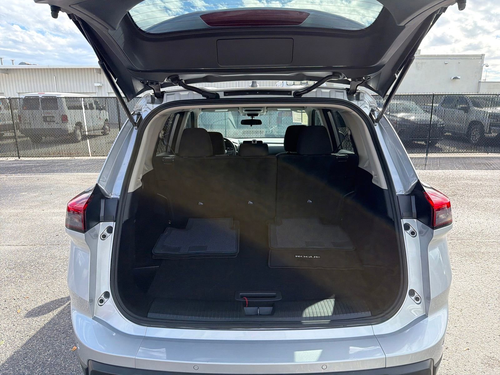 Certified 2025 Nissan Rogue S image 22