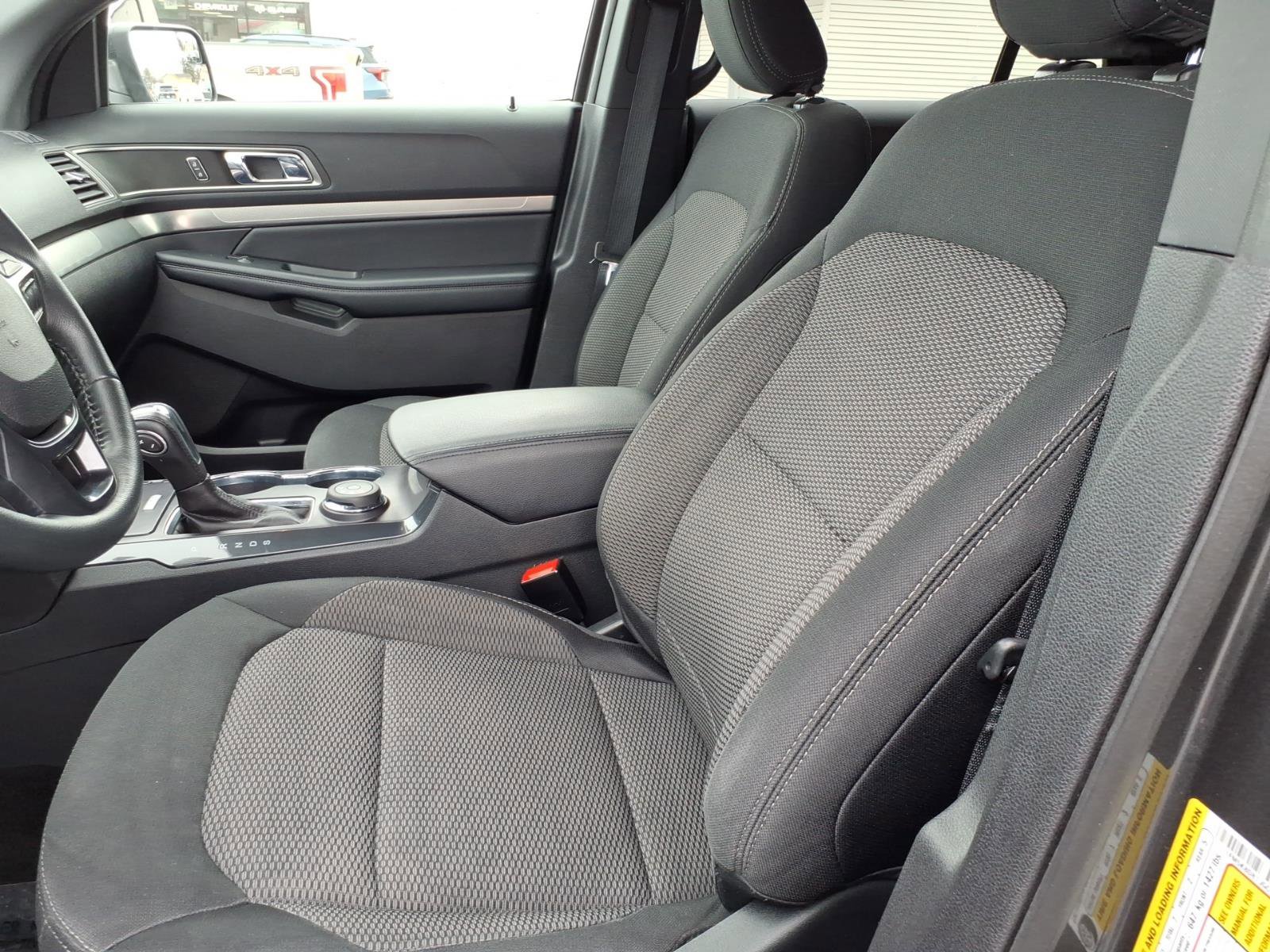 Used 2018 Ford Explorer XLT AWD/4WD image 19