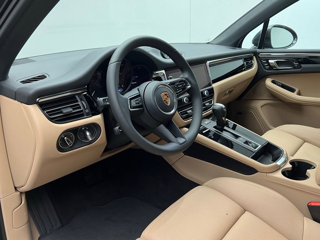 Used 2026 Porsche Macan AWD/4WD image 4