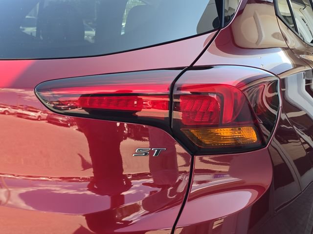 Certified 2022 Buick Encore GX Essence w/ Advanced Technology Package FWD image 8