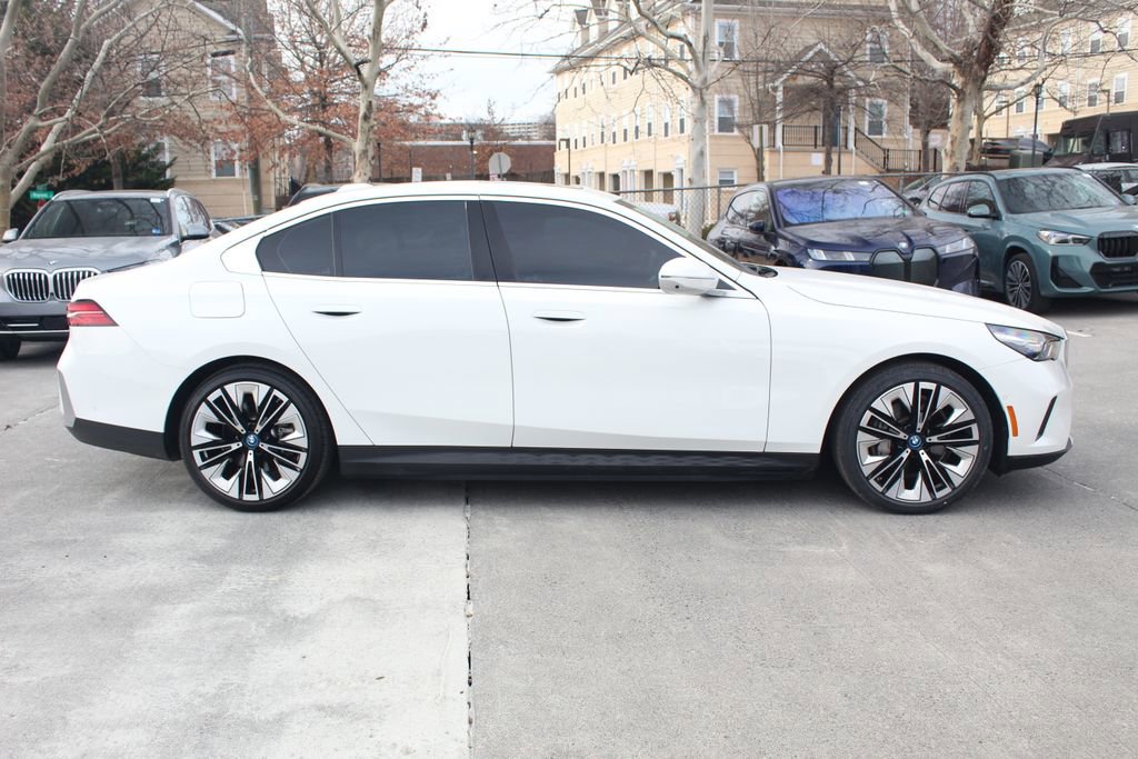 Used 2025 BMW i5 xDrive40 w/ Premium Package image 10