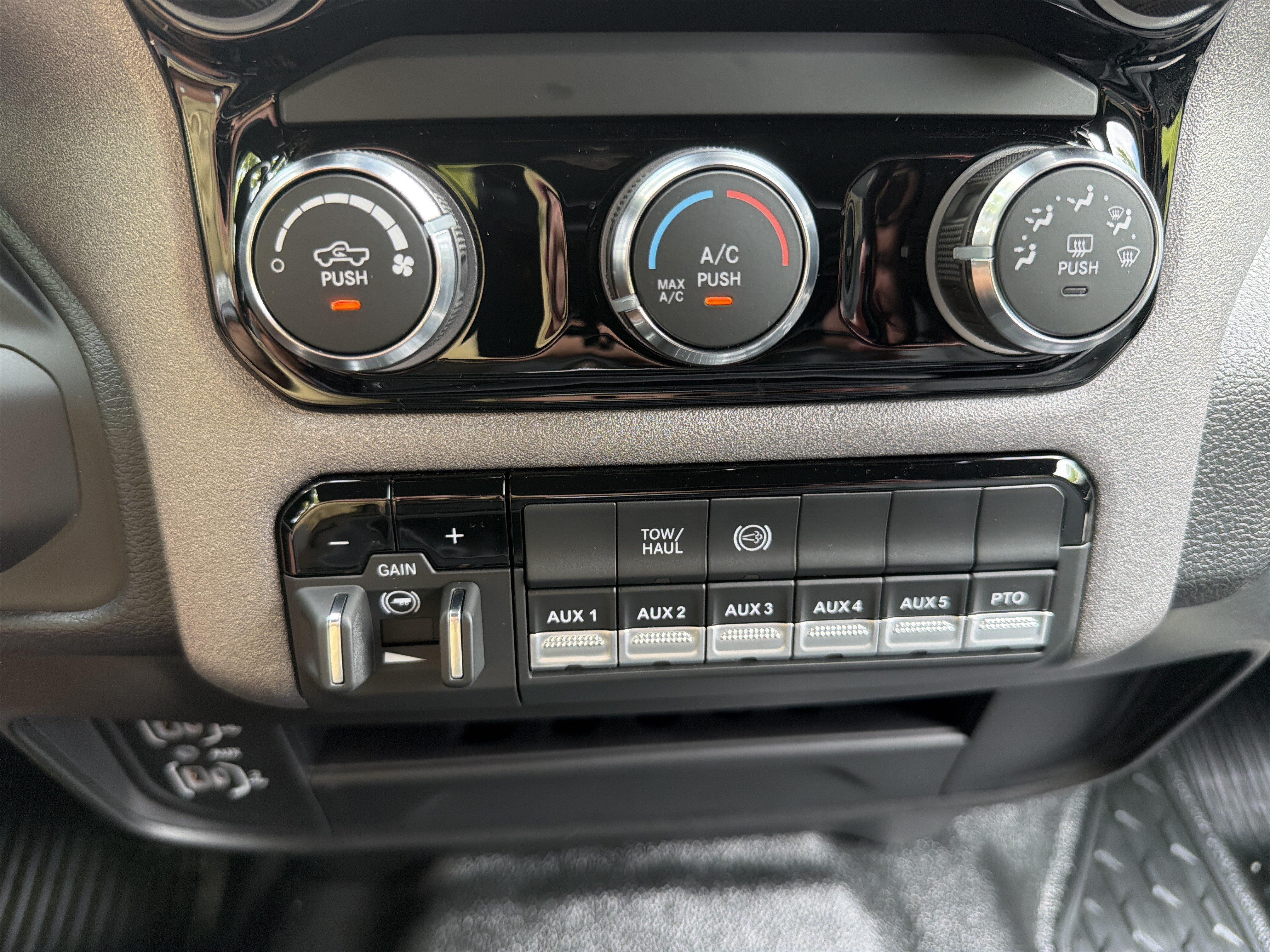 New 2026 RAM 3500 Tradesman AWD/4WD image 28